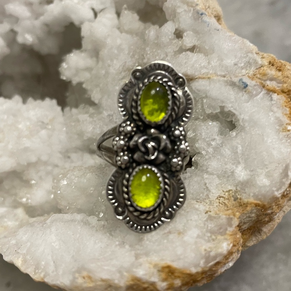 Sharon Cisco Sterling Silver & Peridot Ring Size 5.75 - Picture 13 of 13